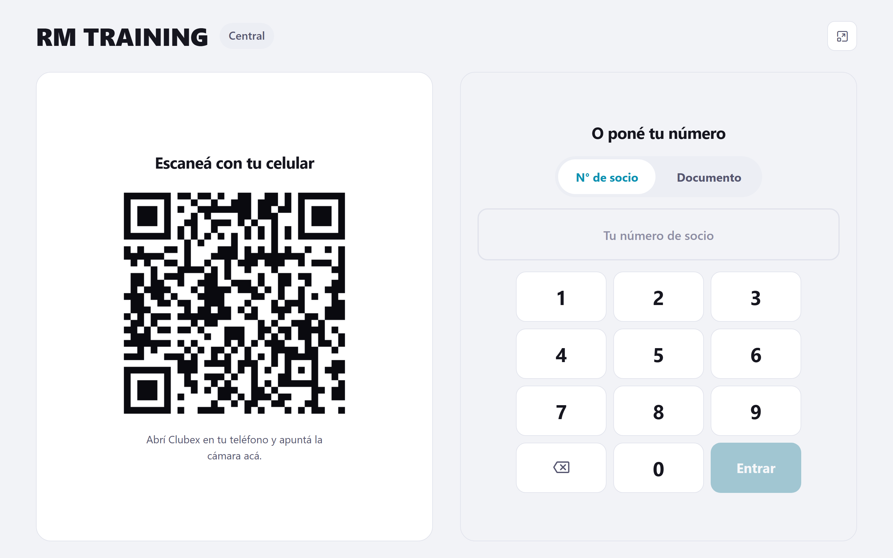 Pantalla de autoingreso con el QR de la sede y el teclado para el número de socio